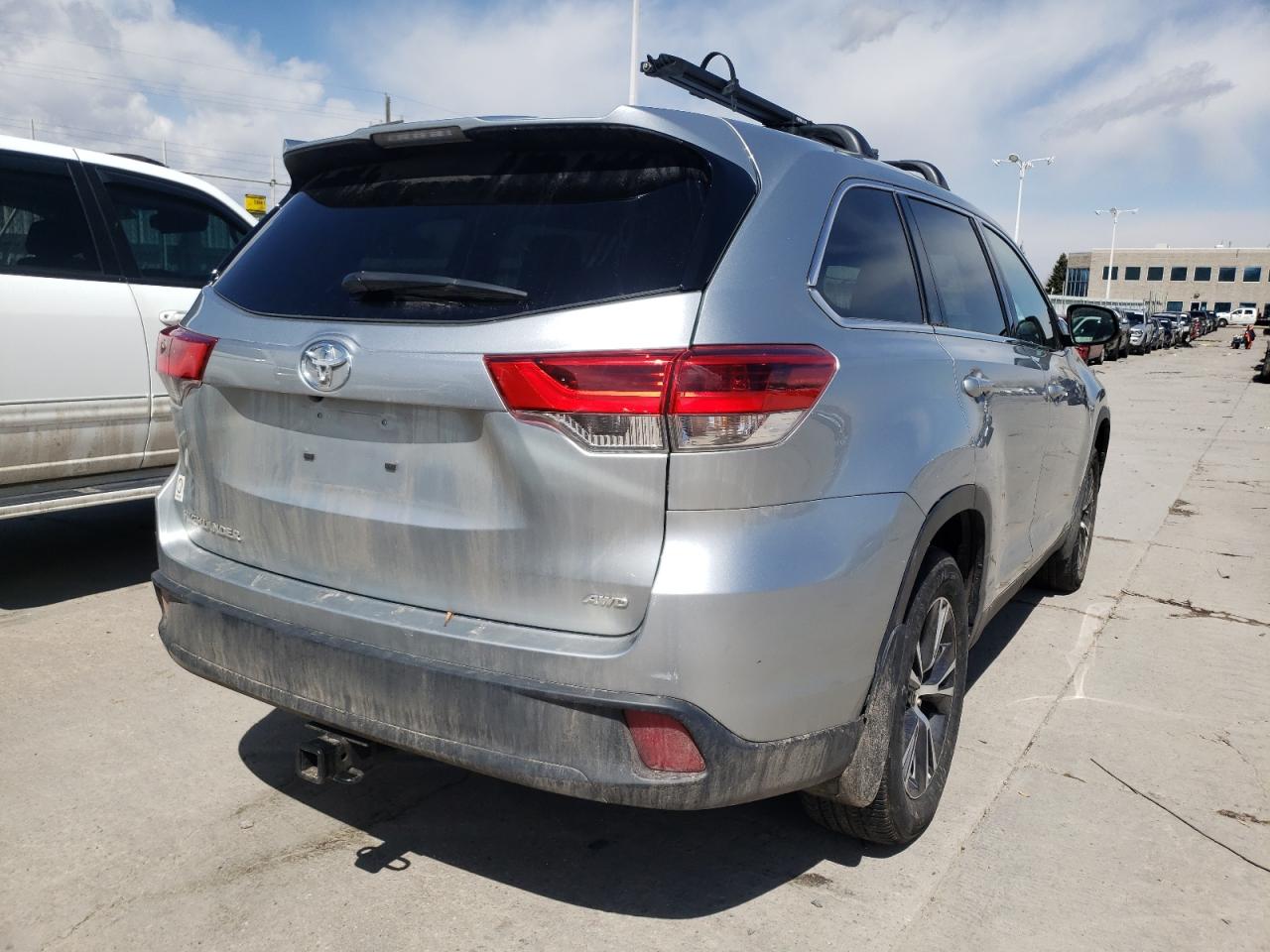 Photo 4 from auction – 2019 TOYOTA HIGHLANDER with VIN 5TDBZRFH8KS724907