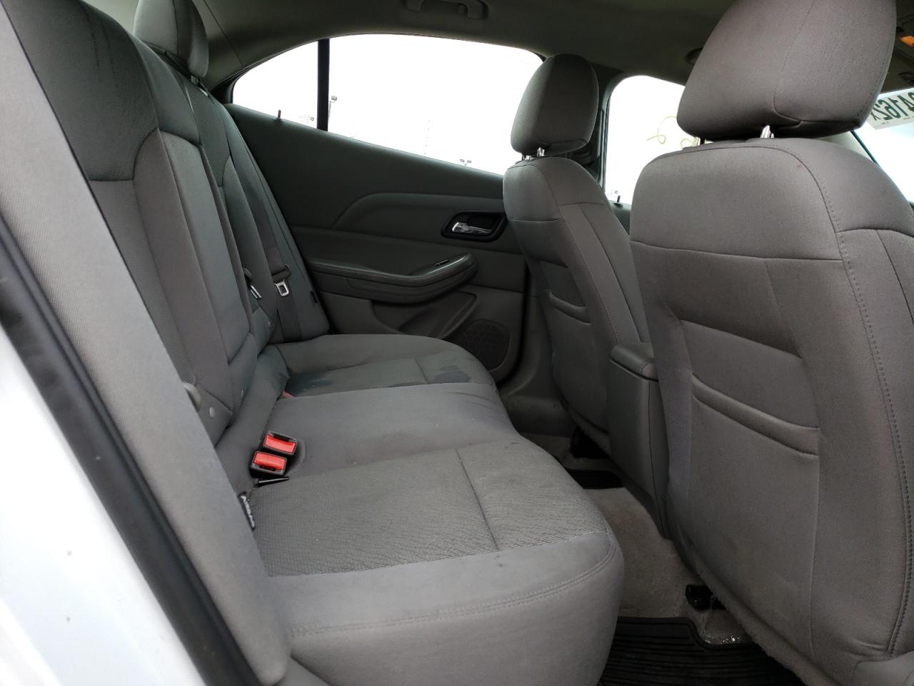 Photo 6 from auction – 2015 CHEVROLET MALIBU LS with VIN 1G11B5SLXFF108451
