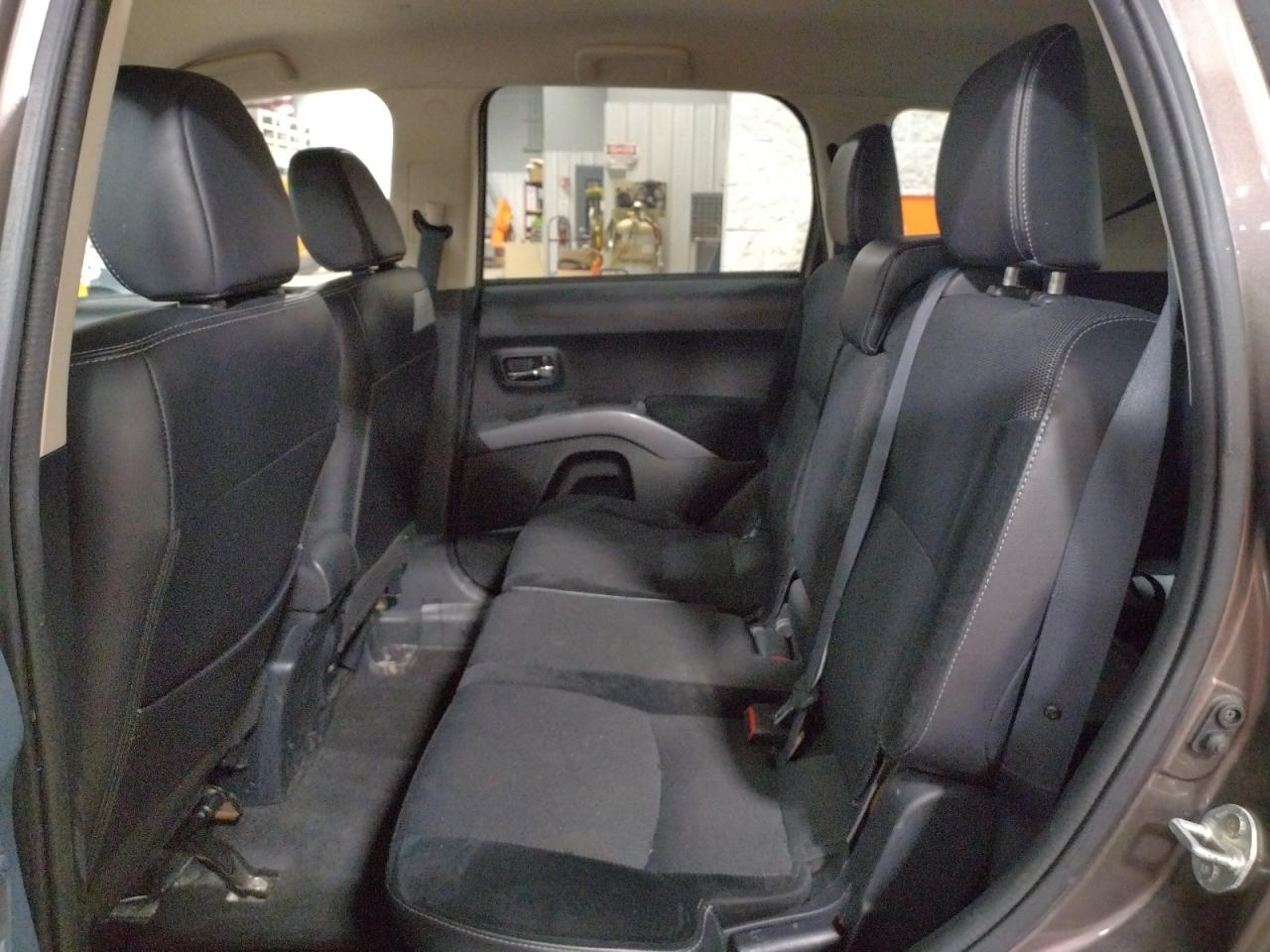 Photo 6 from auction – 2013 MITSUBISHI OUTLANDER with VIN JA4JT3AW3DU019781