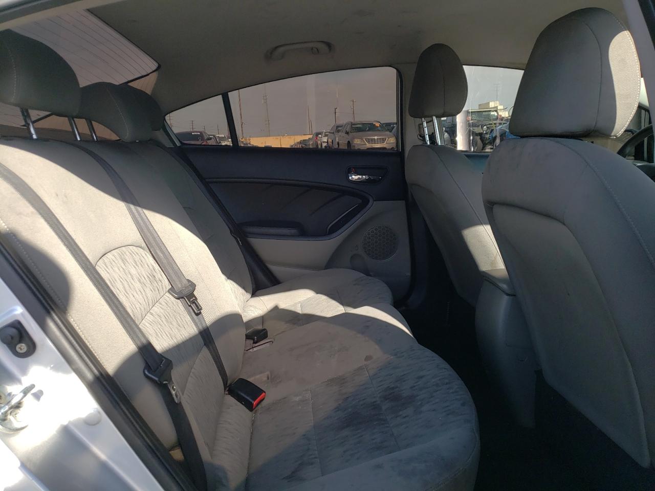 Photo 6 from auction – 2015 KIA FORTE LX with VIN KNAFK4A6XF5263801