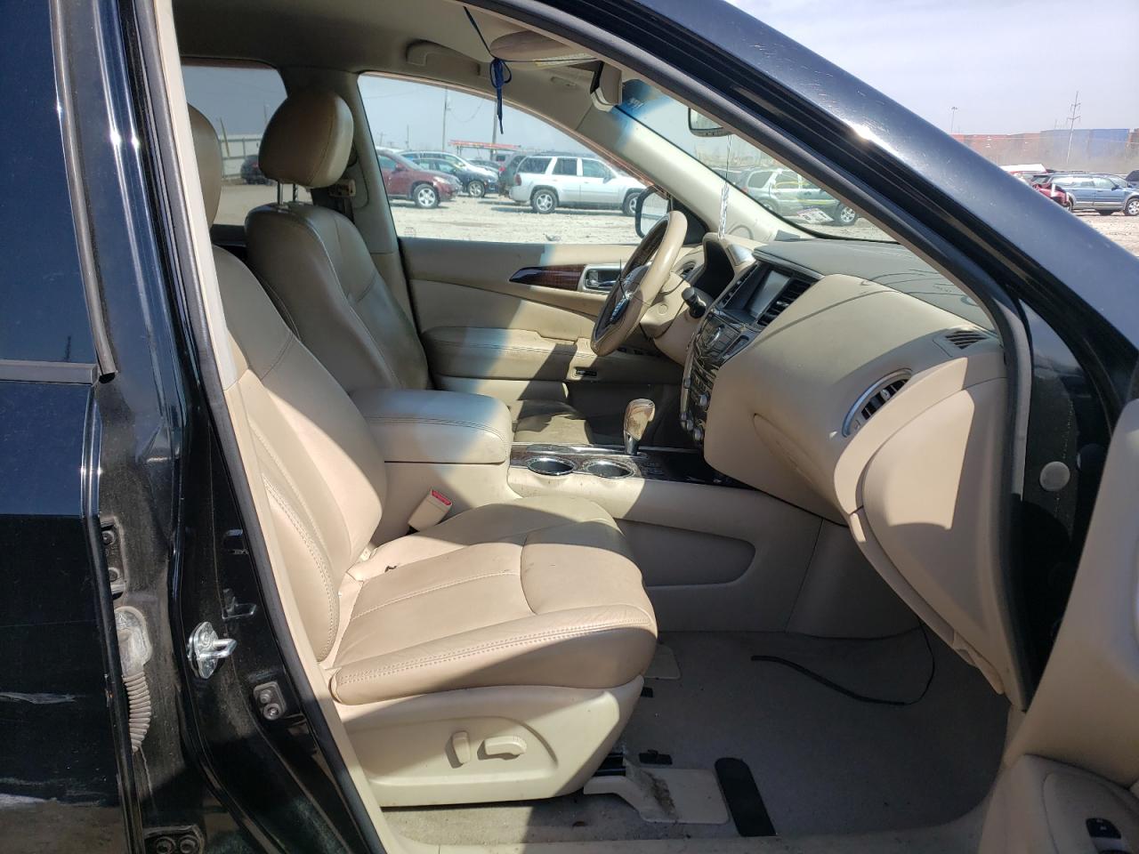 Photo 5 from auction – 2014 NISSAN PATHFINDER with VIN 5N1AR2MN4EC612523