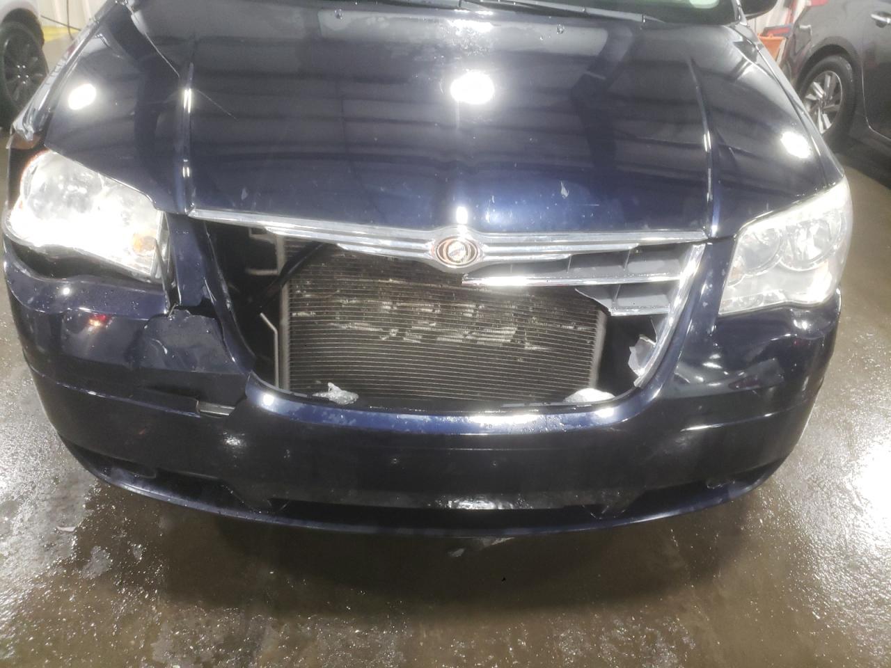 Photo 9 from auction – 2010 CHRYSLER TOWN & COU with VIN 2A4RR5D16AR366415