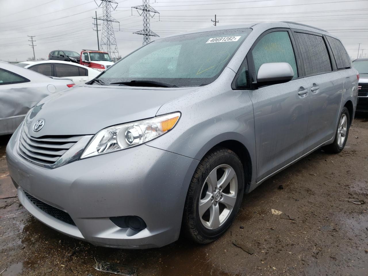 Photo 2 from auction – 2017 TOYOTA SIENNA LE with VIN 5TDKZ3DC1HS824697