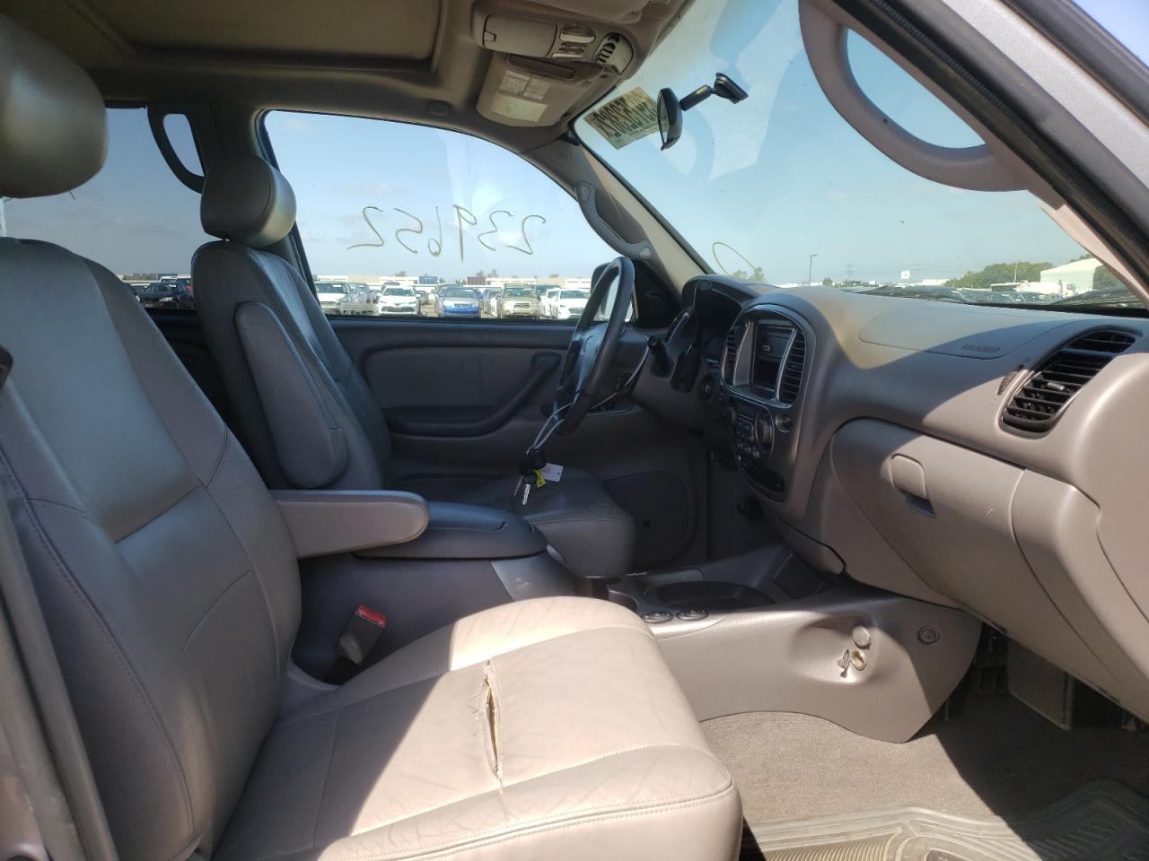 Photo 5 from auction – 2002 TOYOTA SEQUOIA LI with VIN 5TDZT38A92S068696