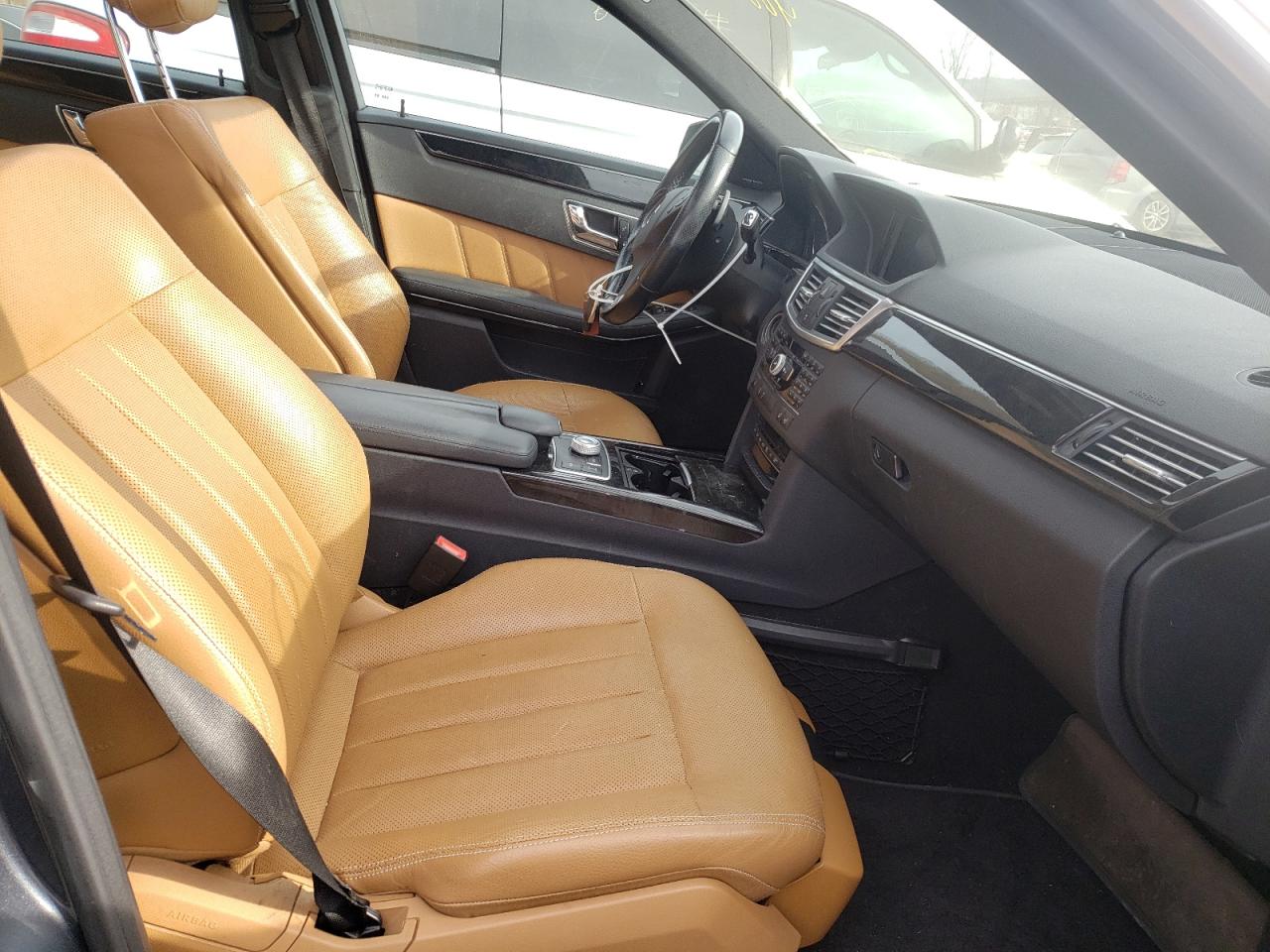 Photo 5 from auction – 2010 MERCEDES-BENZ E 550 4MAT with VIN WDDHF9AB8AA142801