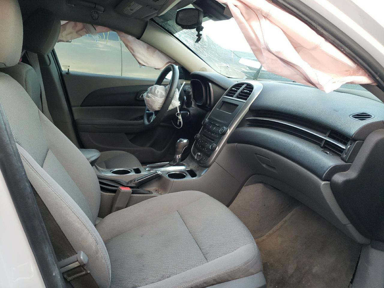Photo 5 from auction – 2015 CHEVROLET MALIBU LS with VIN 1G11B5SL7FF276998