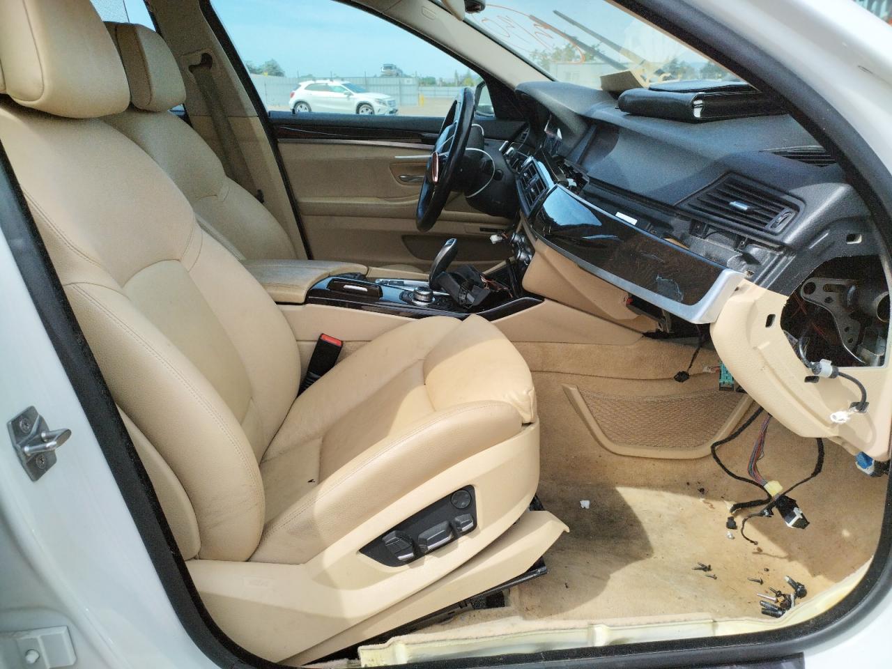 Photo 5 from auction – 2011 BMW 550 XI with VIN WBAFU9C55BC784359