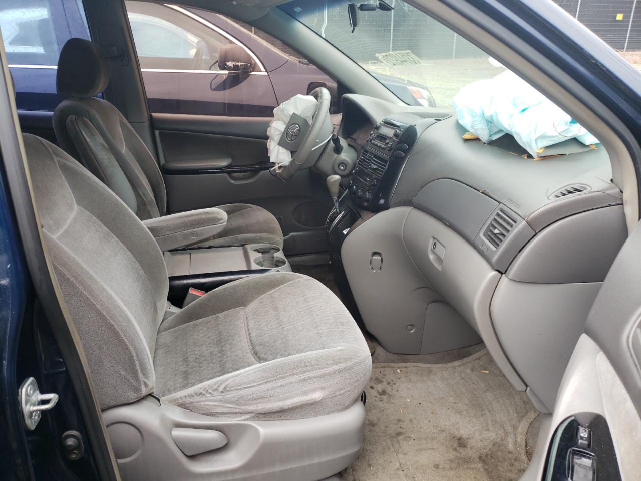 Photo 5 from auction – 2004 TOYOTA SIENNA CE with VIN 5TDZA23C14S156489