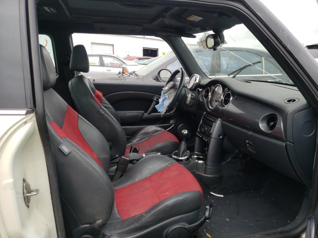 Photo 5 from auction – 2006 MINI COOPER S with VIN WMWRE33596TL21511
