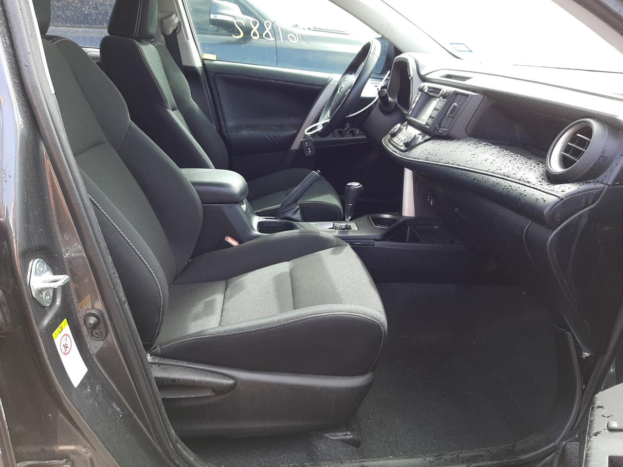 Photo 5 from auction – 2017 TOYOTA RAV4 XLE with VIN 2T3WFREV8HW388619