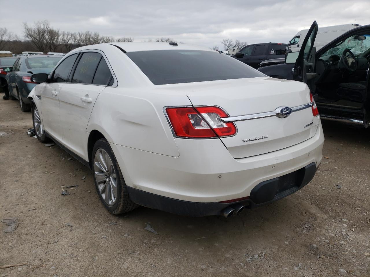 Photo 3 from auction – 2011 FORD TAURUS LIM with VIN 1FAHP2FW9BG132132