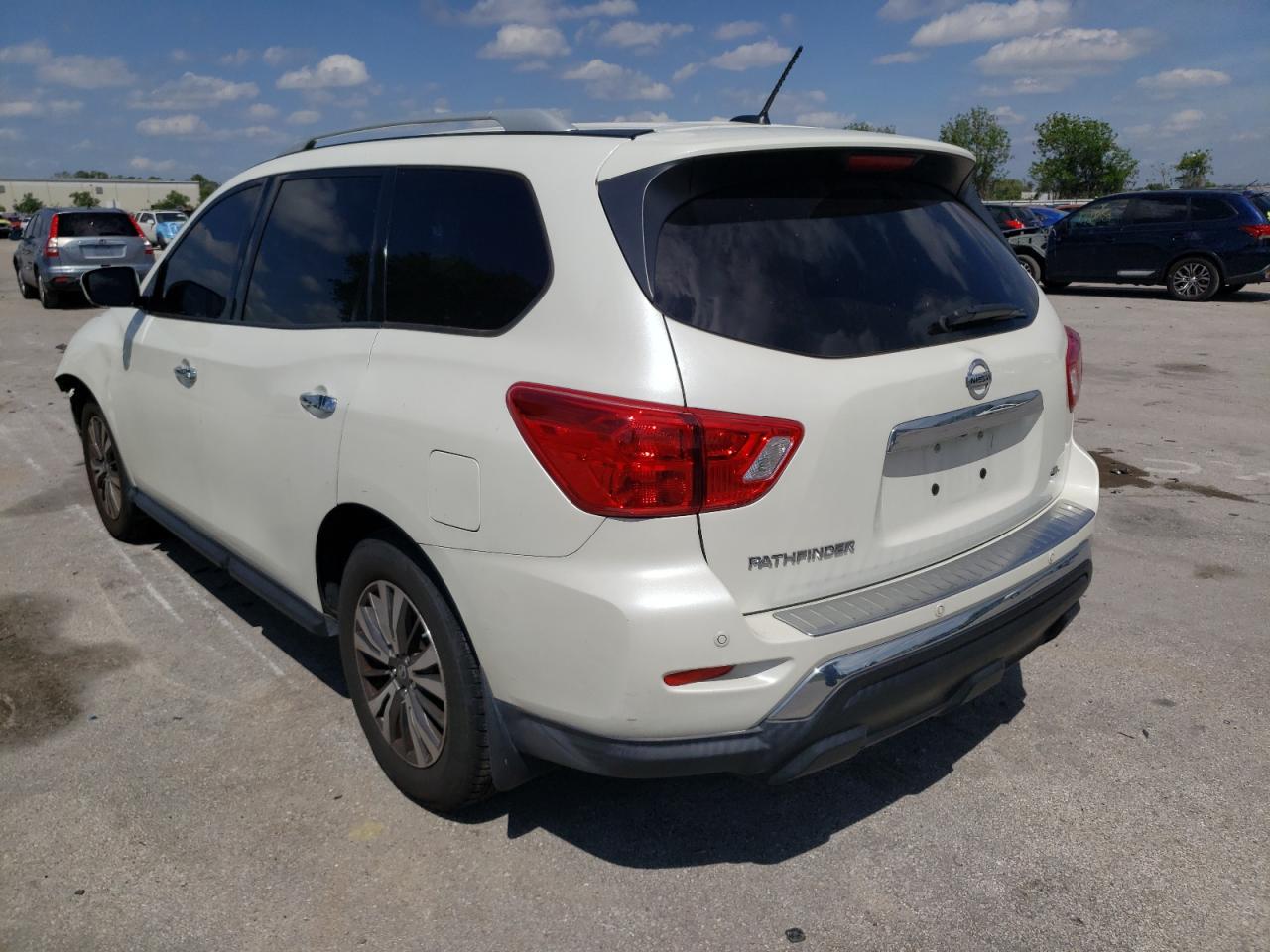 Photo 3 from auction – 2017 NISSAN PATHFINDER with VIN 5N1DR2MN9HC631716