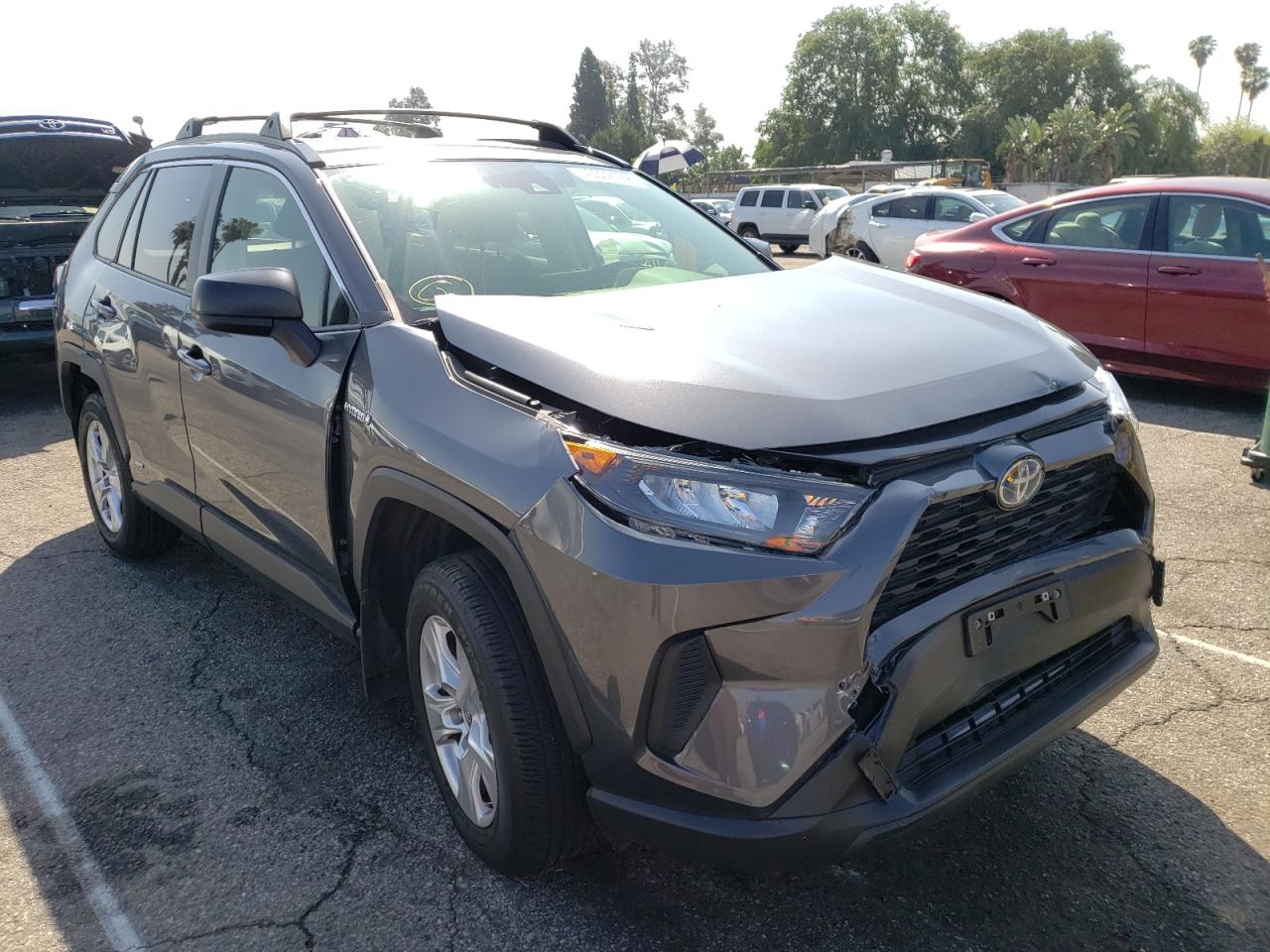 TOYOTA RAV4 LE 2020 with VIN JTMLWRFV8LD542947 - Photo from auction