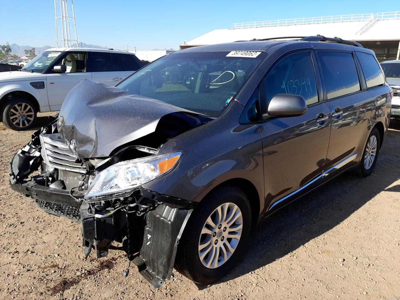 Photo 2 from auction – 2017 TOYOTA SIENNA XLE with VIN 5TDYZ3DC9HS769376