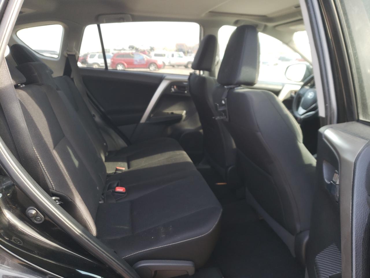 Photo 6 from auction – 2015 TOYOTA RAV4 XLE with VIN 2T3RFREV6FW233335