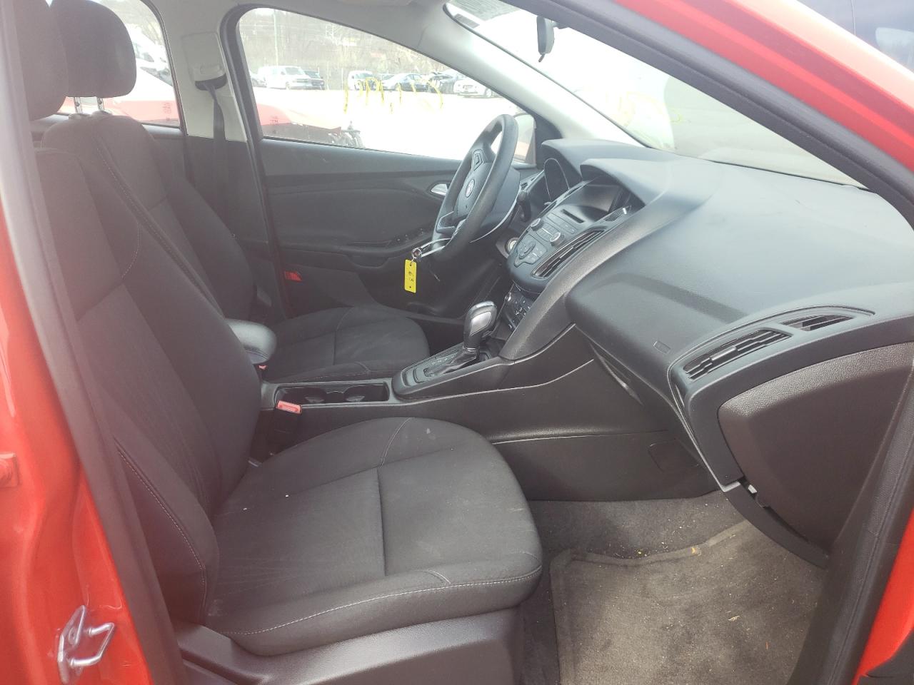 Photo 5 from auction – 2016 FORD FOCUS SE with VIN 1FADP3F26GL319845