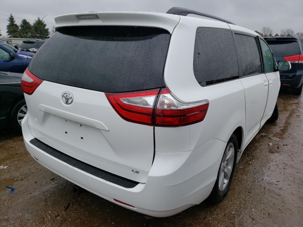 Photo 4 from auction – 2015 TOYOTA SIENNA LE with VIN 5TDKK3DC4FS535413