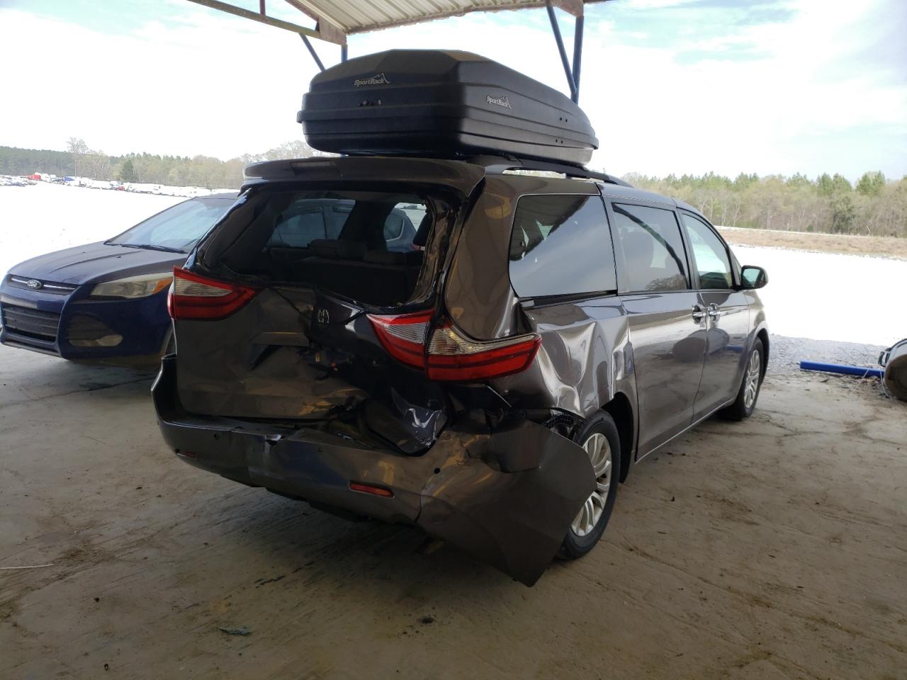 Photo 4 from auction – 2015 TOYOTA SIENNA XLE with VIN 5TDYK3DC3FS535915
