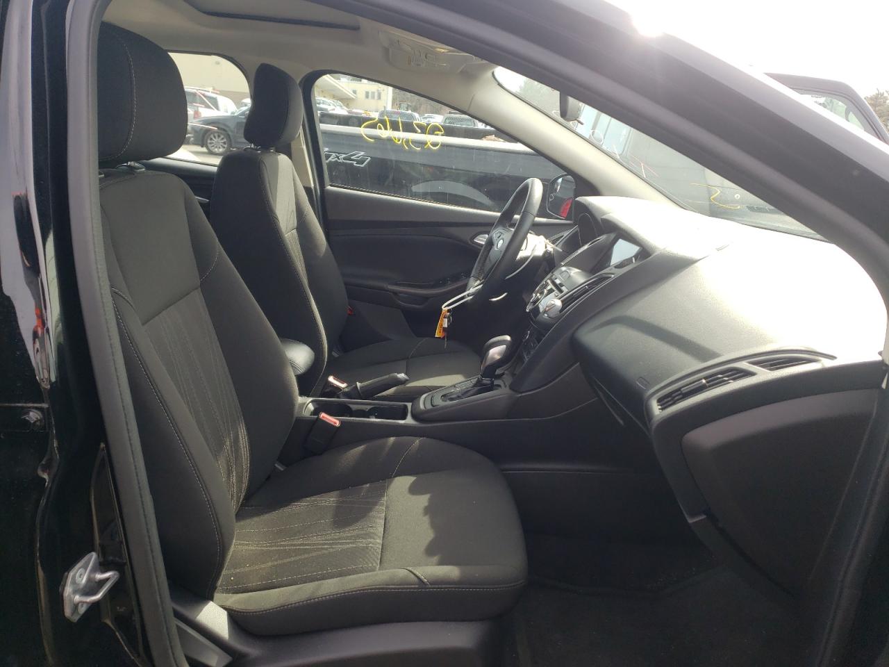 Photo 5 from auction – 2018 FORD FOCUS SEL with VIN 1FADP3M22JL213287