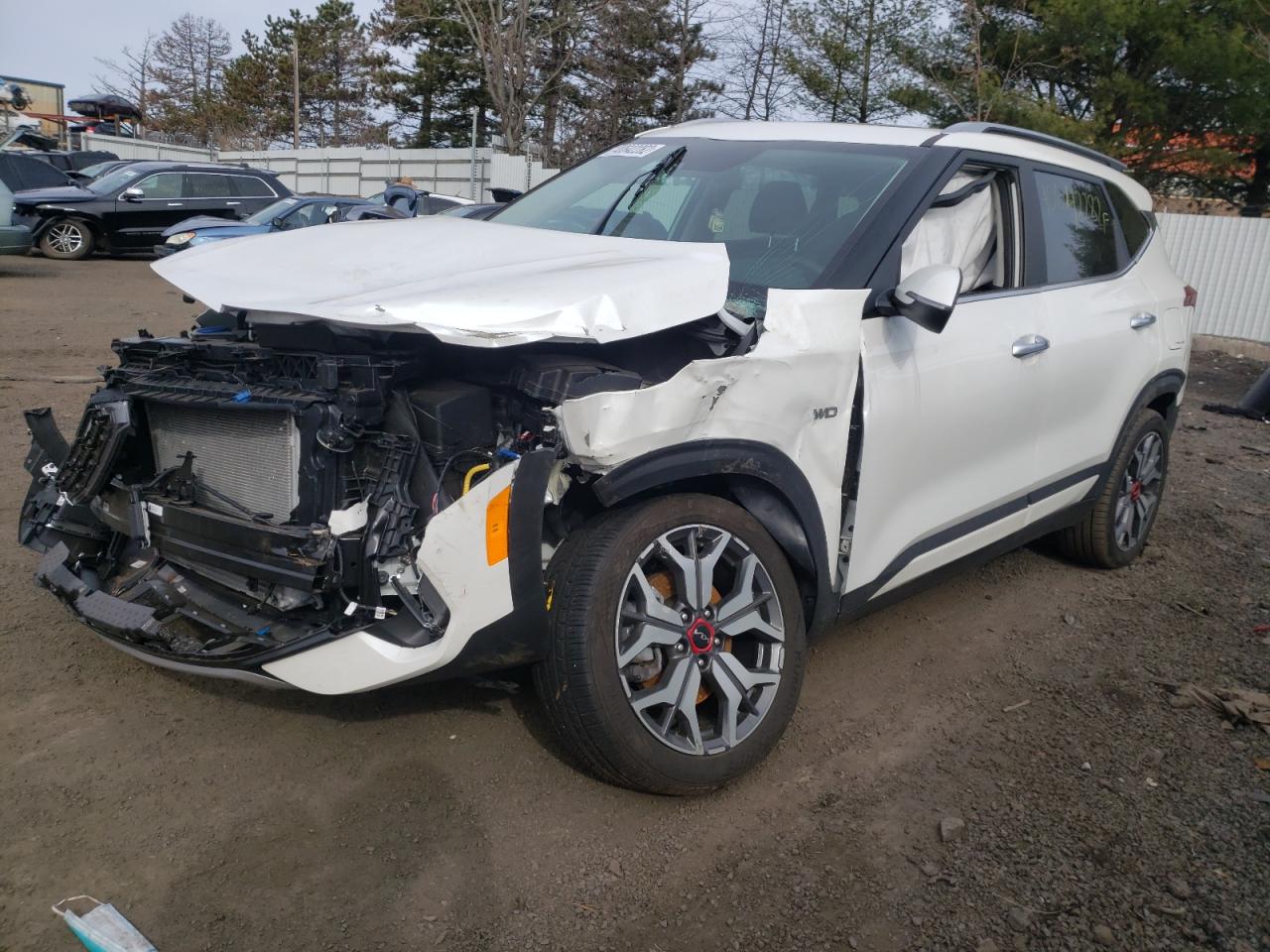 Photo 2 from auction – 2022 KIA SELTOS SX with VIN KNDETCA21N7243345