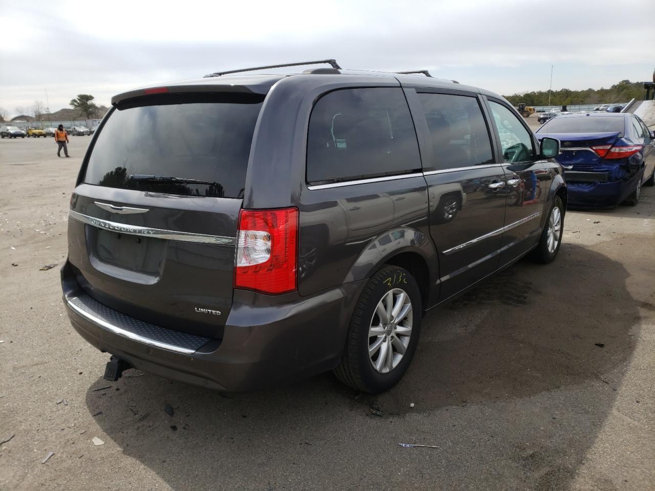 Photo 4 from auction – 2015 CHRYSLER TOWN & COU with VIN 2C4RC1GG8FR656615