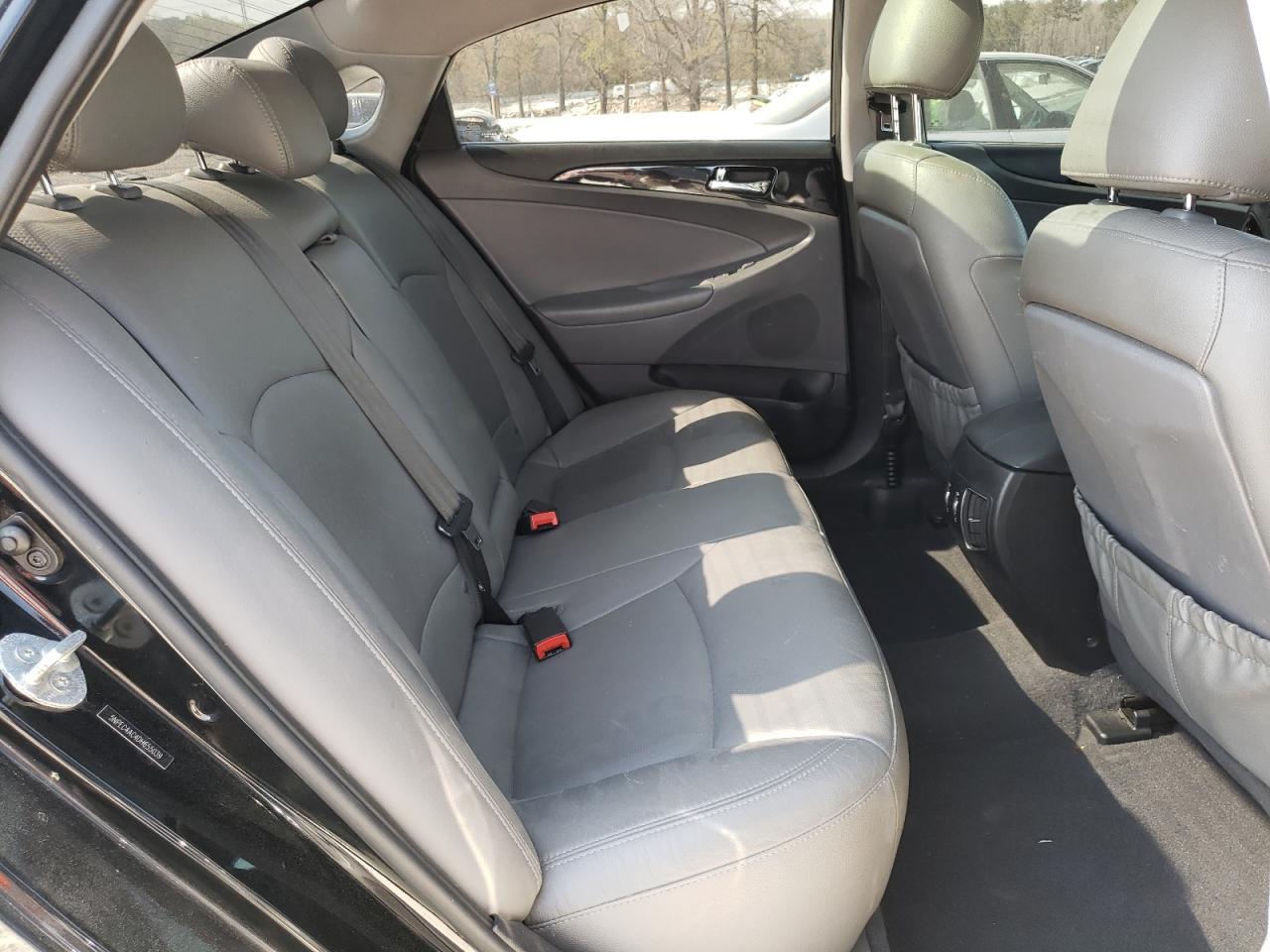 Photo 6 from auction – 2013 HYUNDAI SONATA SE with VIN 5NPEC4AC4DH655039