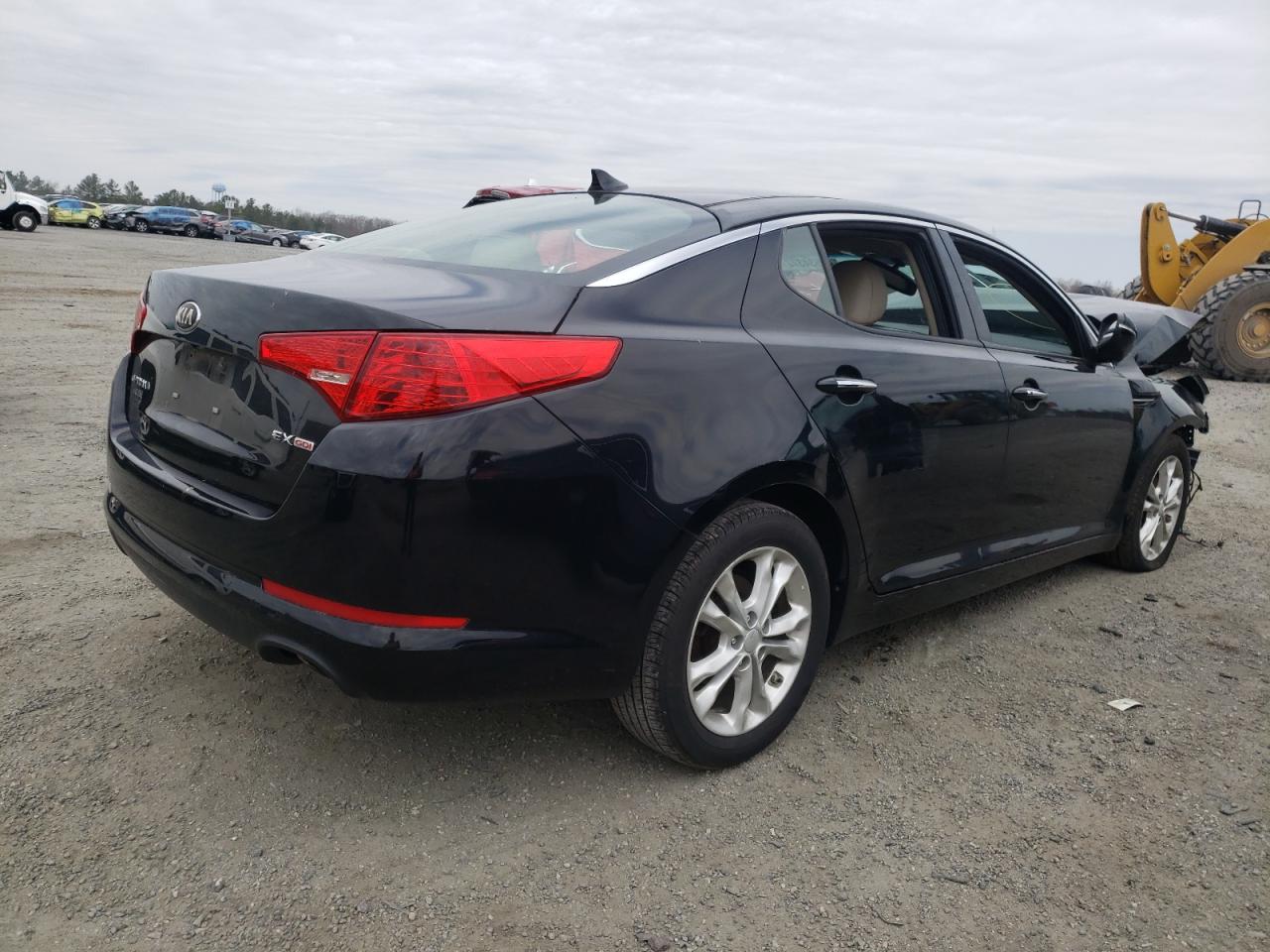 Photo 4 from auction – 2013 KIA OPTIMA EX with VIN 5XXGN4A70DG182404
