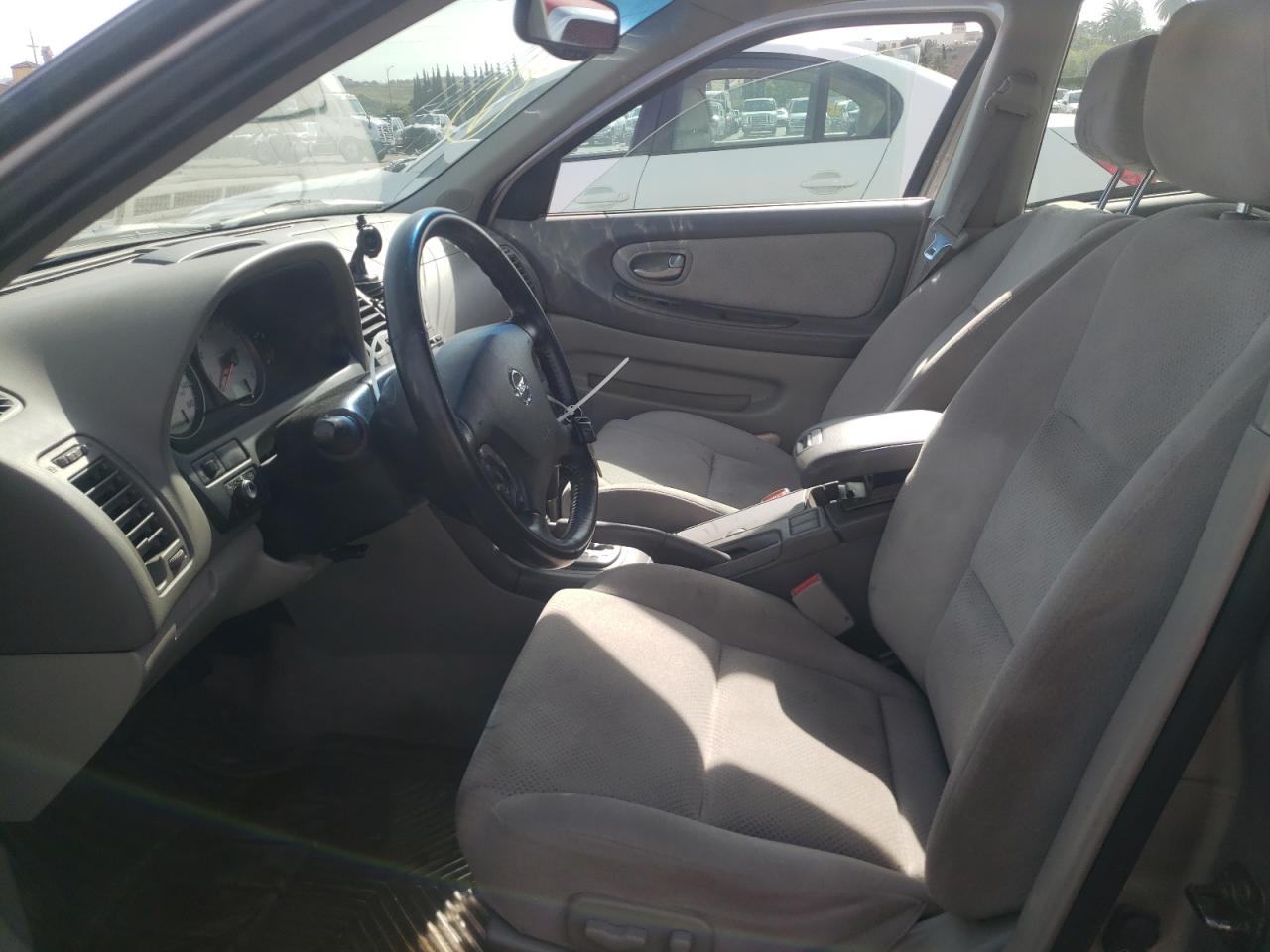 Photo 5 from auction – 2002 NISSAN MAXIMA GLE with VIN JN1DA31D12T444090