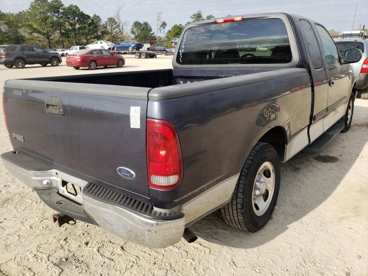 Photo 4 from auction – 2000 FORD F150 with VIN 1FTRX17W3YNA95932