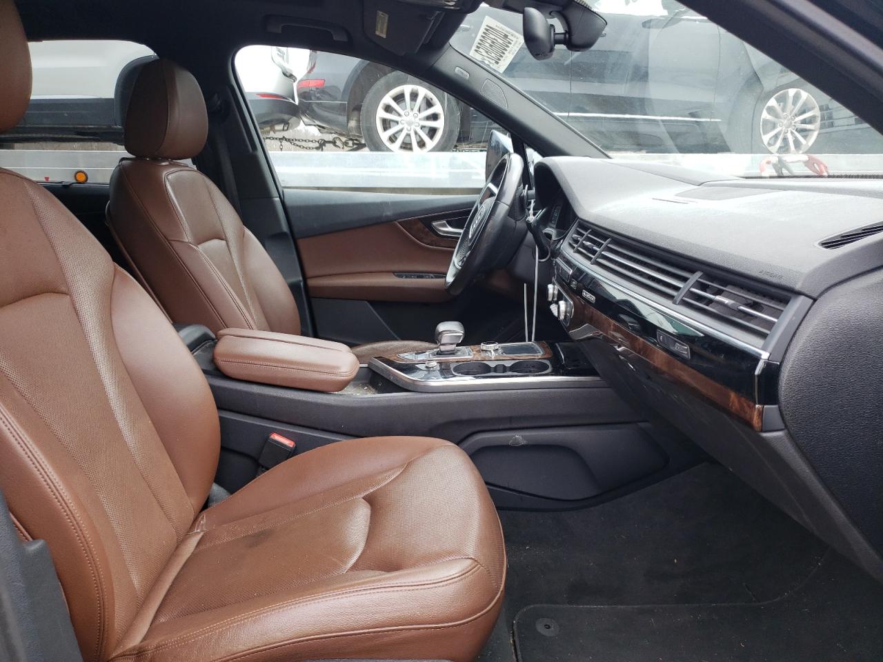 Photo 5 from auction – 2017 AUDI Q7 PRESTIG with VIN WA1VAAF71HD016428