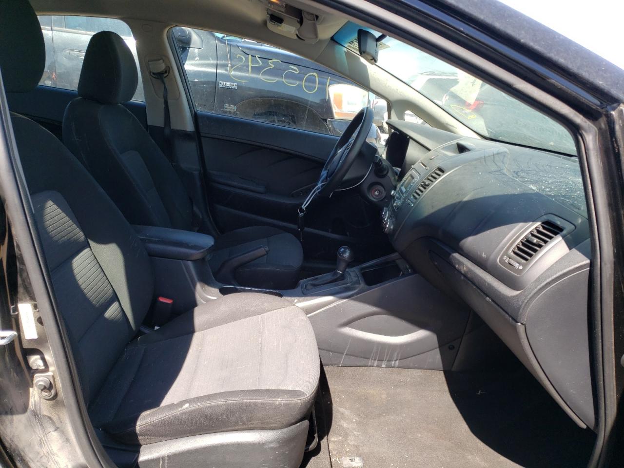 Photo 5 from auction – 2015 KIA FORTE LX with VIN KNAFX4A63F5358668