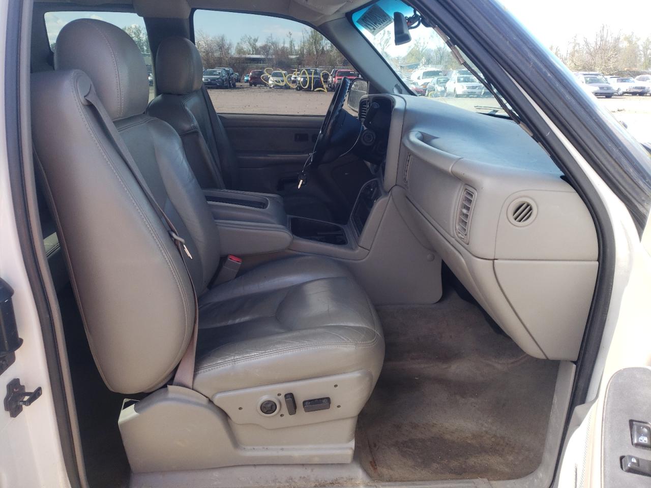 Photo 5 from auction – 2003 CHEVROLET SILVERADO with VIN 1GCEK19T03E259582