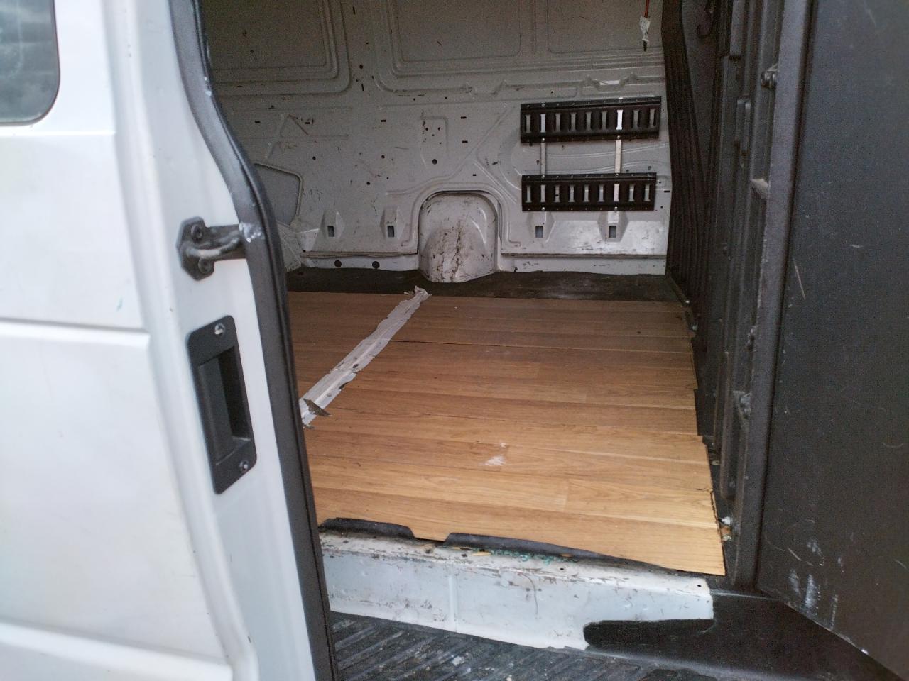 Photo 6 from auction – 2010 FORD ECONOLINE with VIN 1FTNS2EW6ADA16383