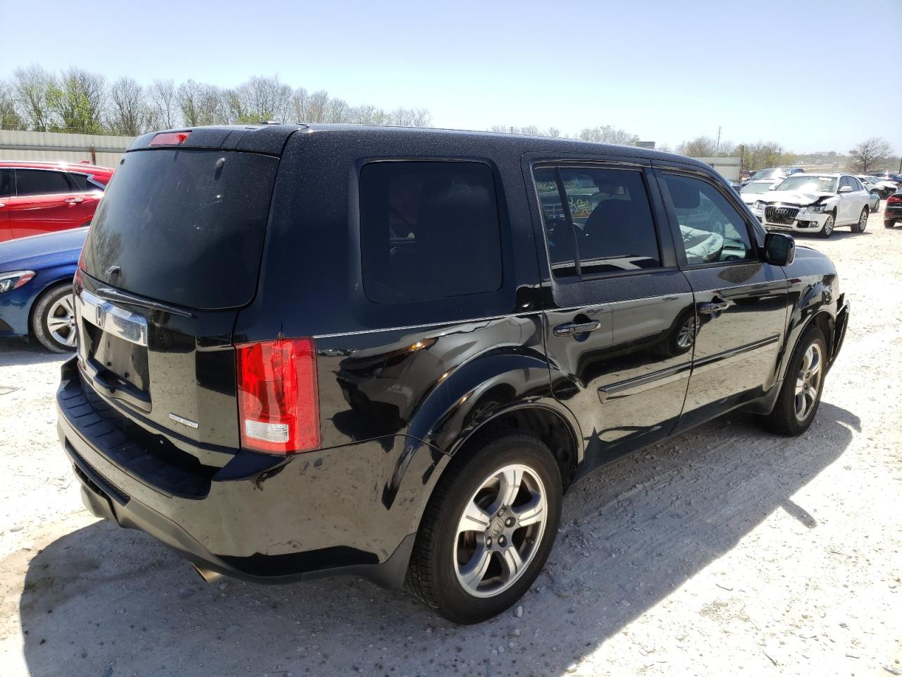 Photo 4 from auction – 2015 HONDA PILOT SE with VIN 5FNYF3H35FB034575