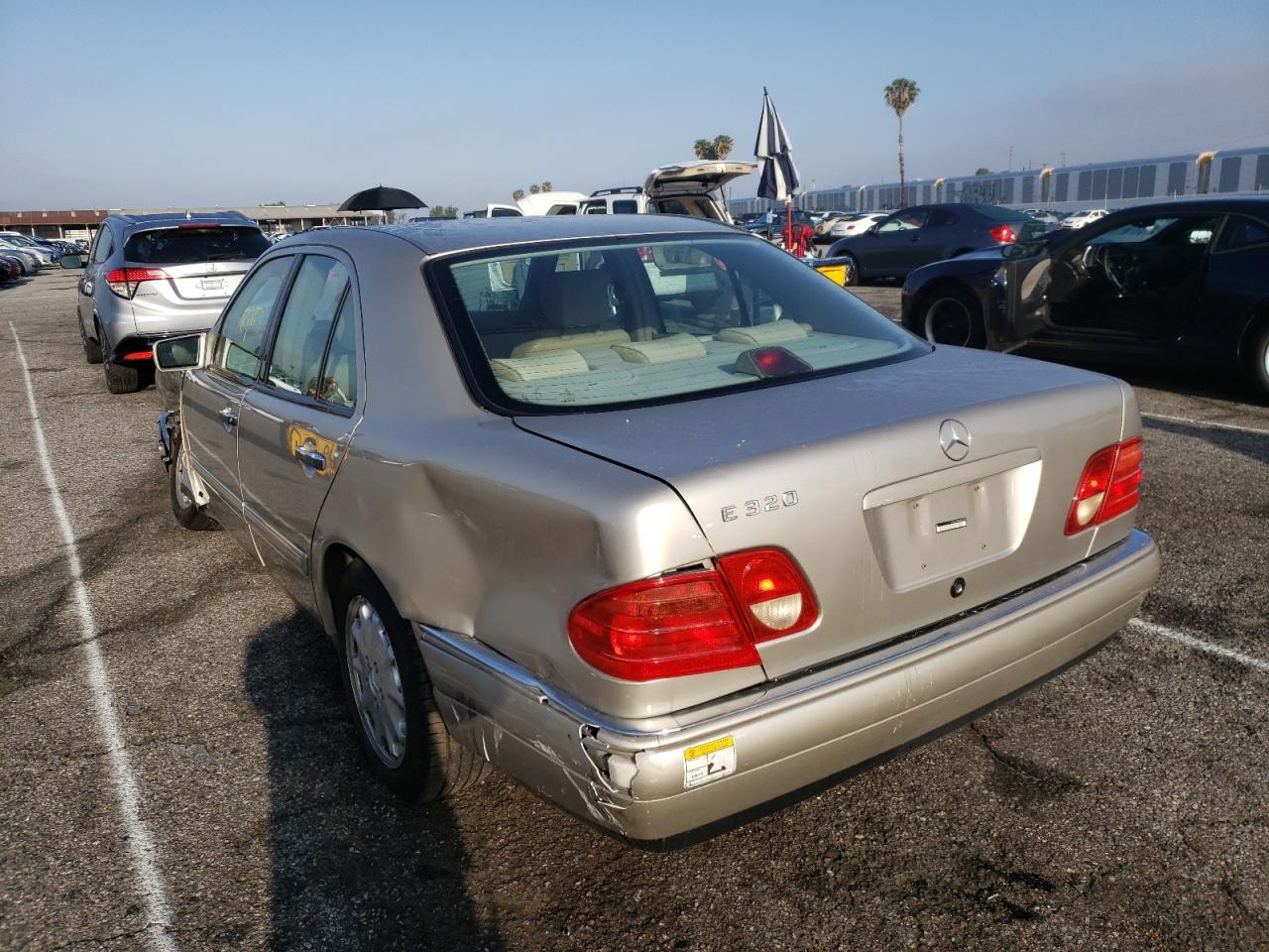 Photo 3 from auction – 1998 MERCEDES-BENZ E 320 with VIN WDBJF65F6WA617763