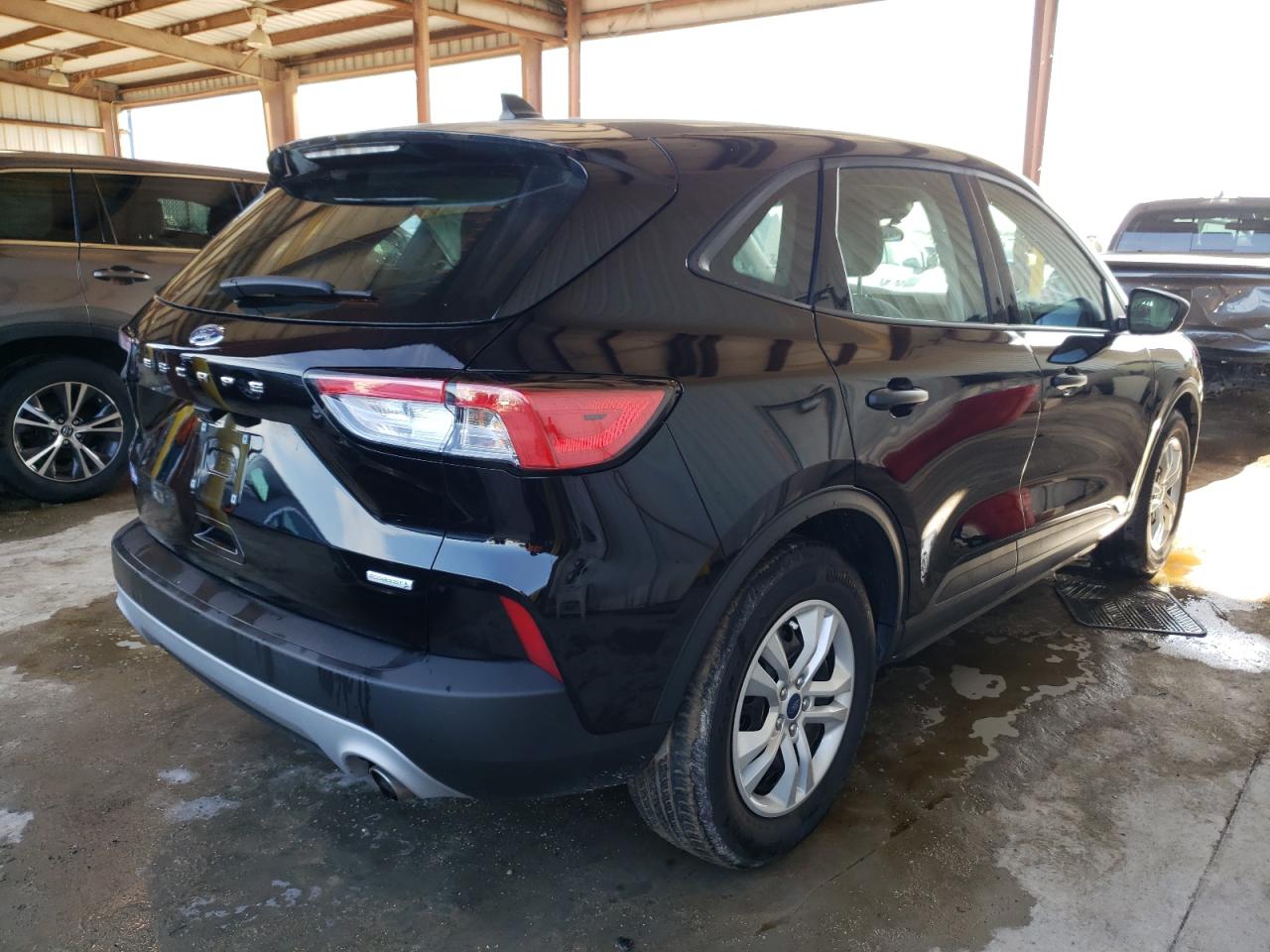 Photo 4 from auction – 2020 FORD ESCAPE S with VIN 1FMCU0F60LUB98388