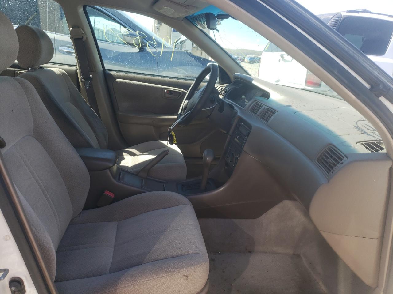 Photo 5 from auction – 2000 TOYOTA CAMRY CE with VIN JT2BG22K1Y0412401