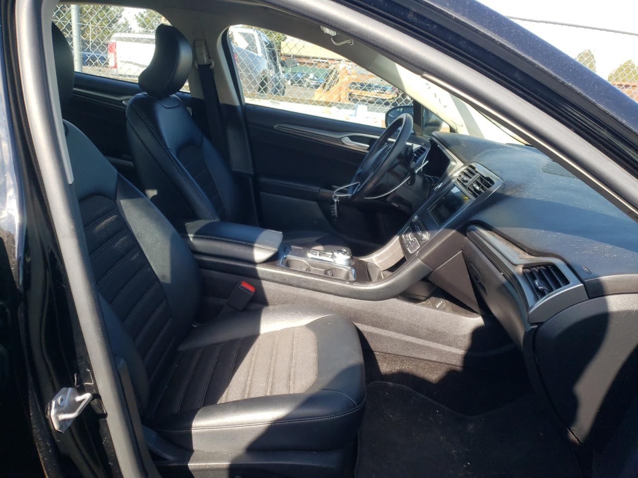Photo 5 from auction – 2017 FORD FUSION SE with VIN 3FA6P0HD2HR404173