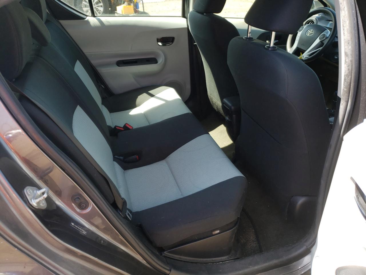 Photo 6 from auction – 2012 TOYOTA PRIUS C with VIN JTDKDTB34C1504166