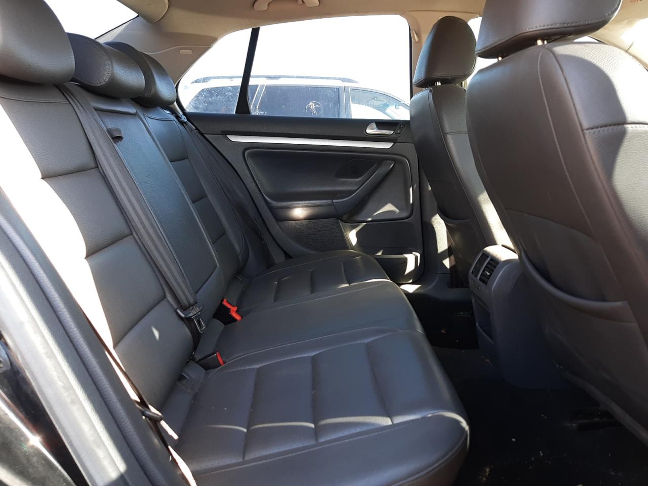 Photo 6 from auction – 2007 VOLKSWAGEN JETTA WOLF with VIN 3VWEF71K77M199016