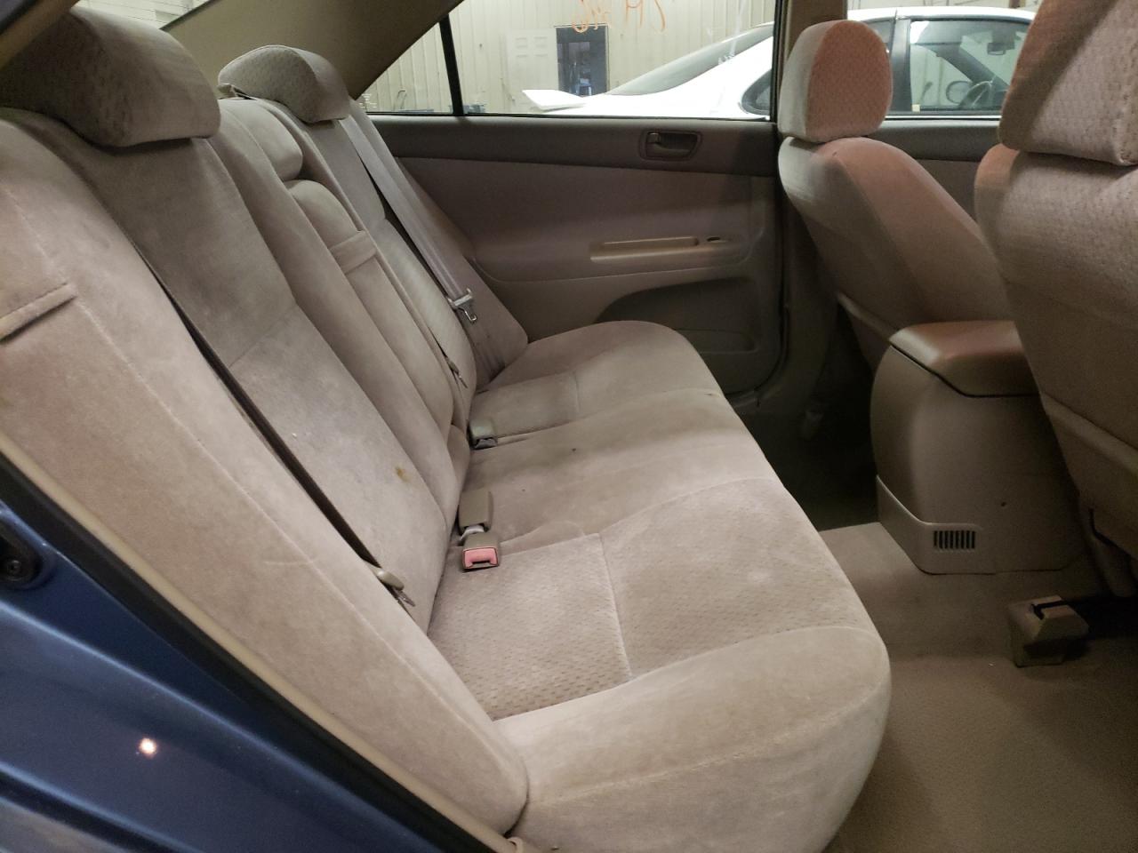 Photo 6 from auction – 2002 TOYOTA CAMRY LE with VIN 4T1BE32K72U557022