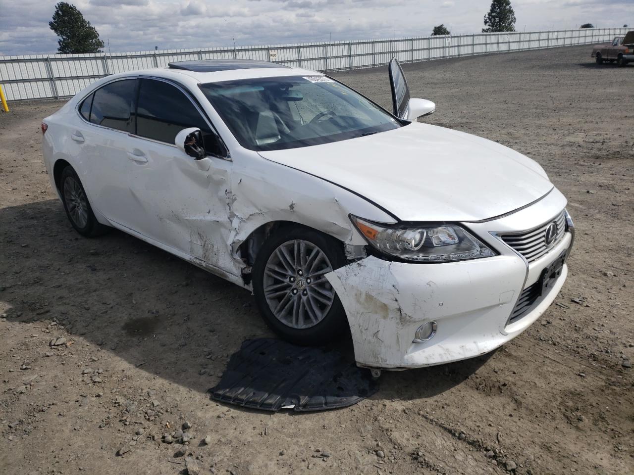 LEXUS ES 350 2014 with VIN JTHBK1GG8E2116679 - Photo from auction