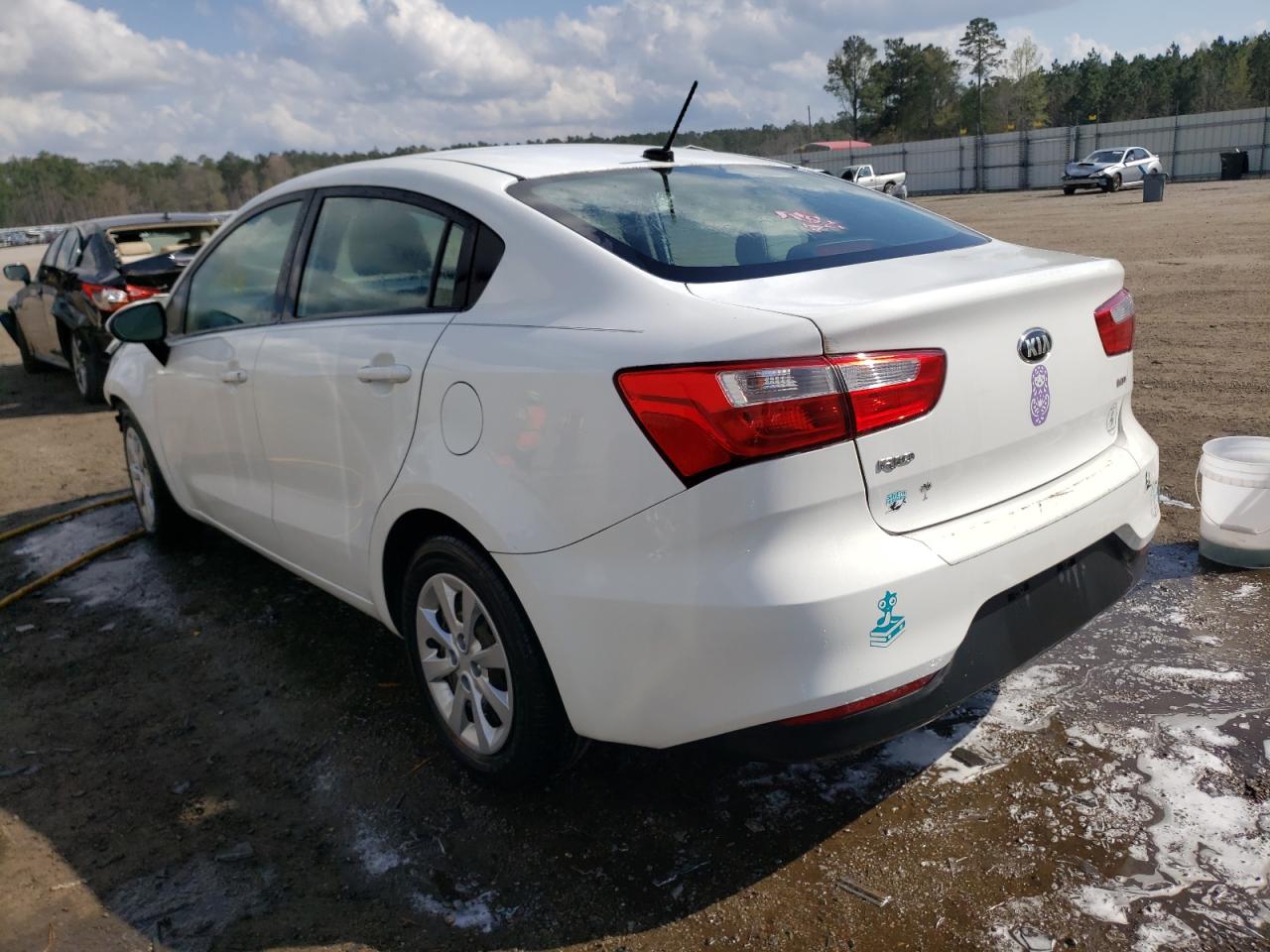 Foto 3 de la subasta – 2016 KIA RIO LX con VIN KNADM4A35G6576533