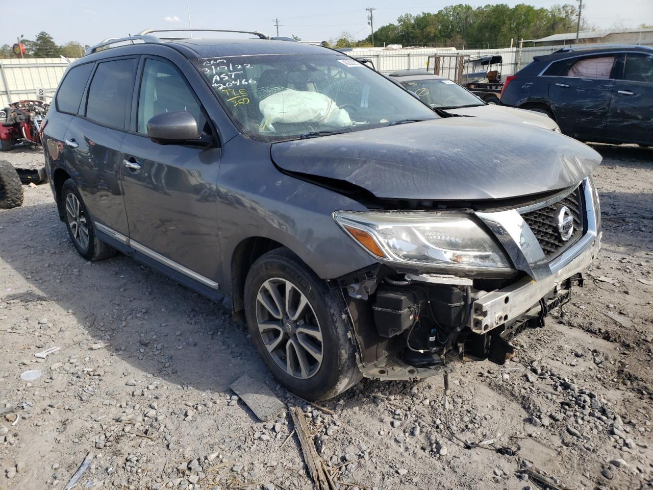 NISSAN PATHFINDER 2016 with VIN 5N1AR2MN5GC668229 - Photo from auction