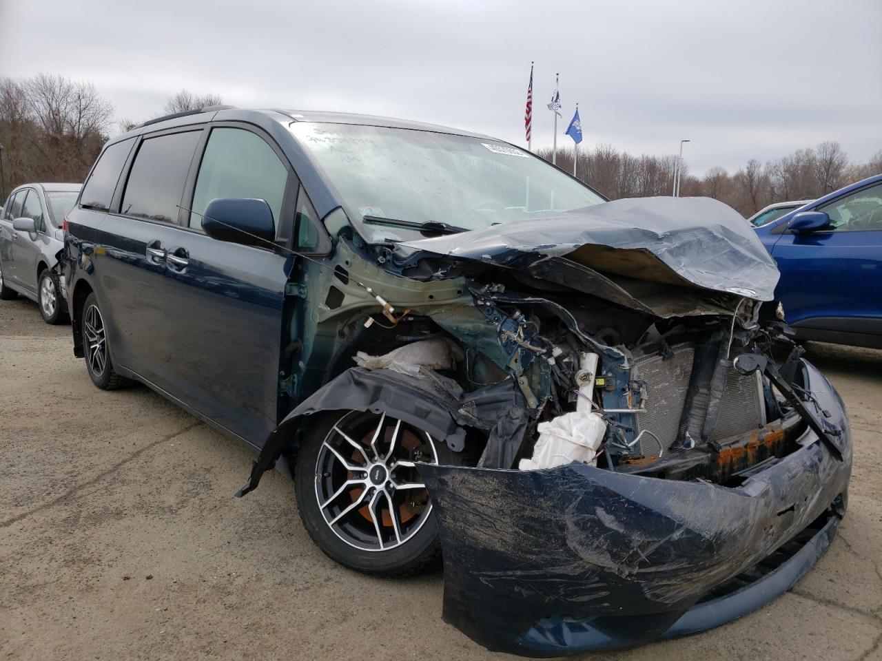 TOYOTA SIENNA XLE 2012 with VIN 5TDYK3DCXCS275055 - Photo from auction
