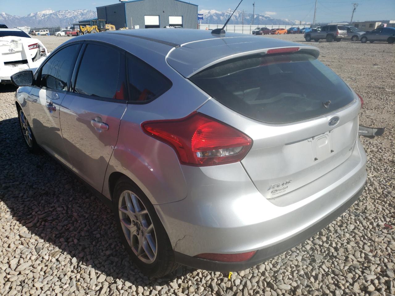 Photo 3 from auction – 2015 FORD FOCUS SE with VIN 1FADP3K25FL318688