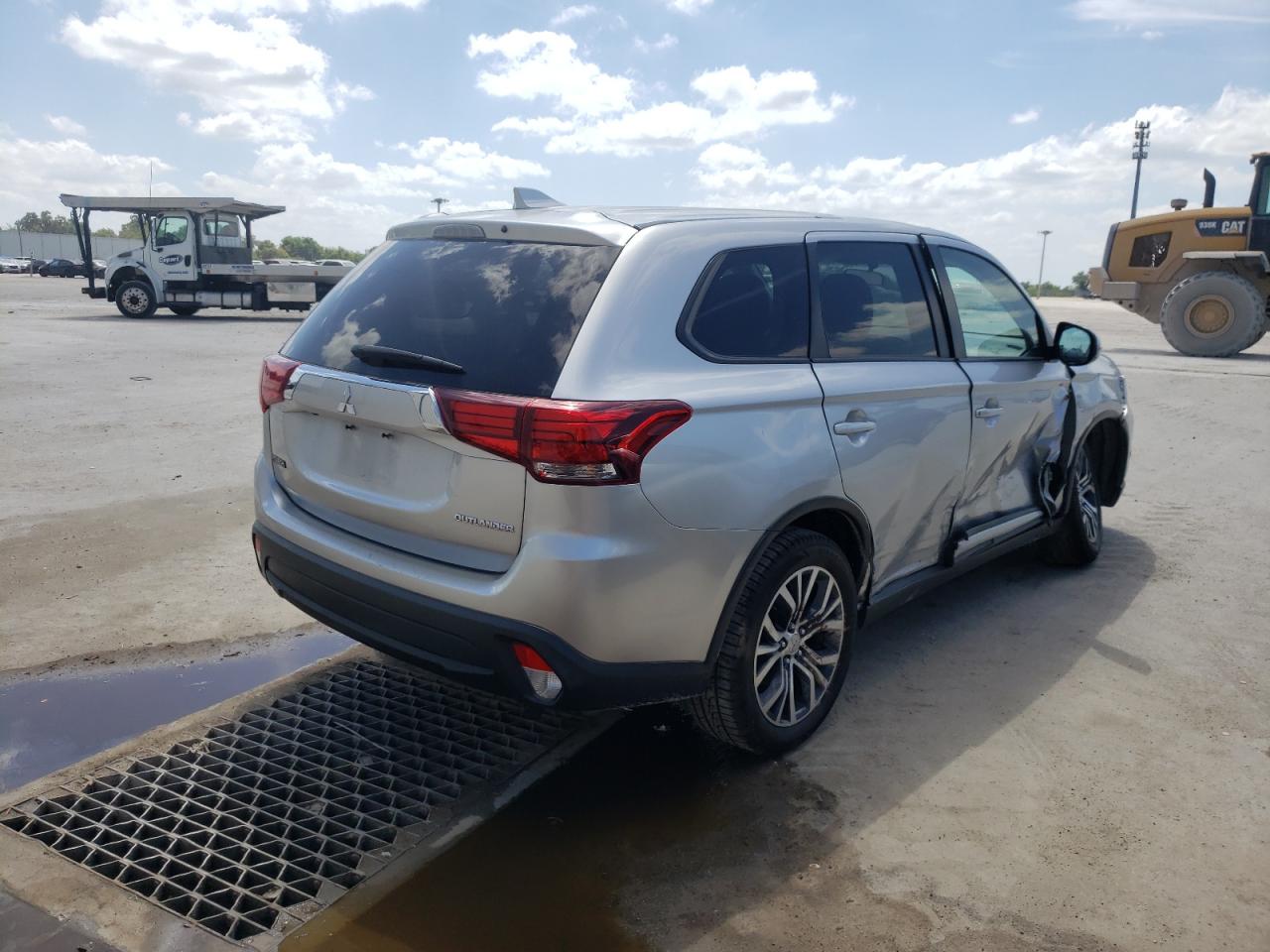 Photo 4 from auction – 2018 MITSUBISHI OUTLANDER with VIN JA4AZ3A33JZ039628