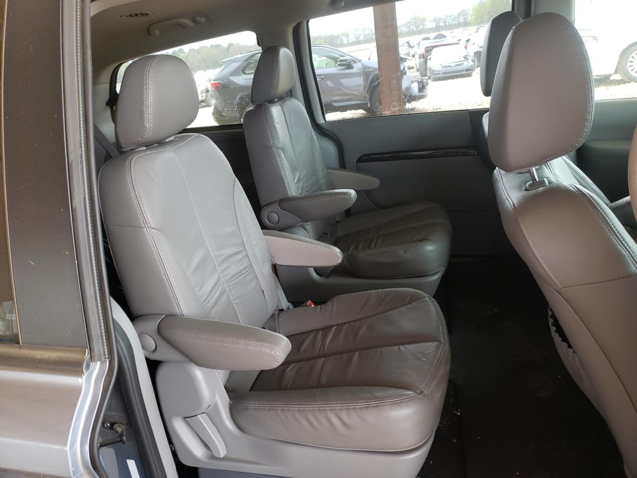 Photo 6 from auction – 2014 KIA SEDONA EX with VIN KNDMH4C78E6539643