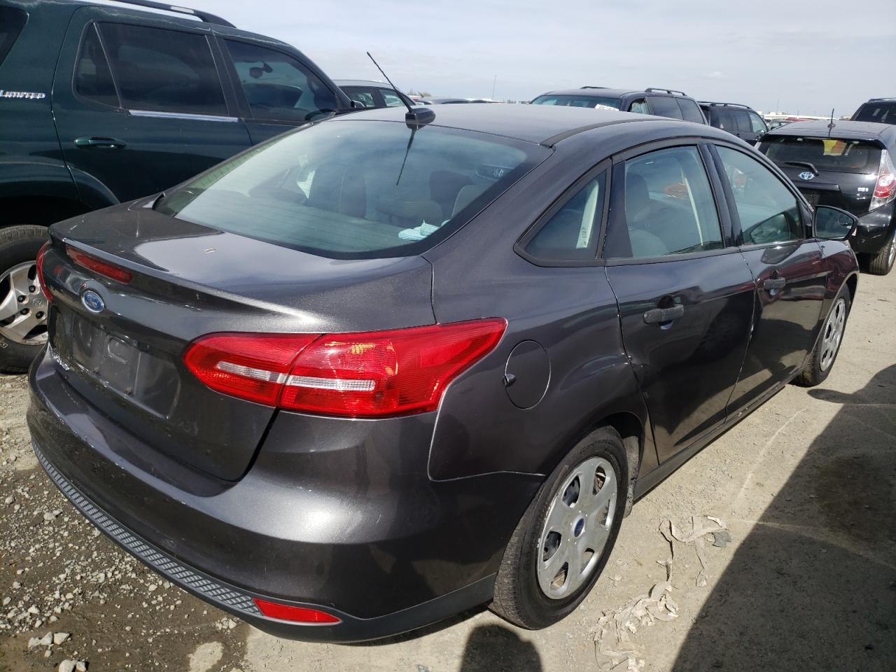 Photo 4 from auction – 2015 FORD FOCUS S with VIN 1FADP3E25FL375730
