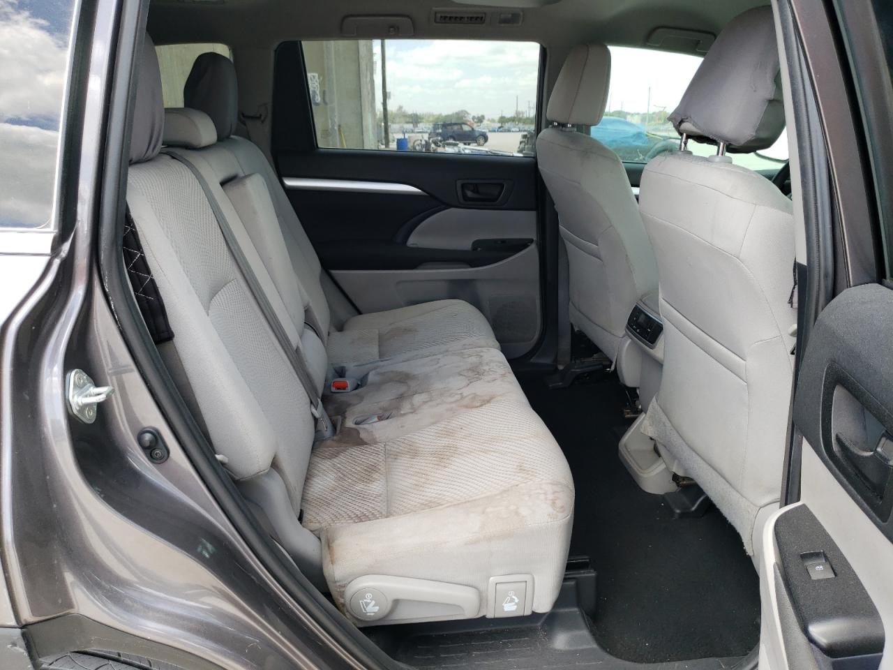 Photo 6 from auction – 2019 TOYOTA HIGHLANDER with VIN 5TDZARFH3KS061445